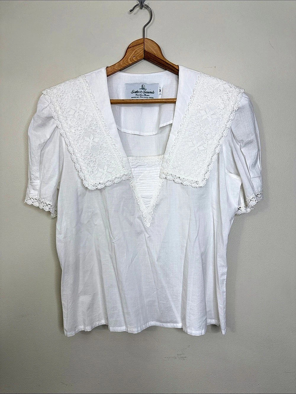 VINTAGE 100% COTTON SUTTLES & SEAWINDS WHITE LACE COLLAR TOP/BLOUSE MEDIUM